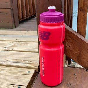 New Balance squeeze water bottle~30oz